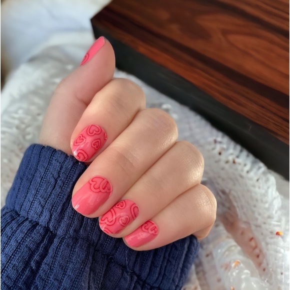Color Street | Heartthrob, coral color, playful heart designs nail strips - Picture 11 of 11